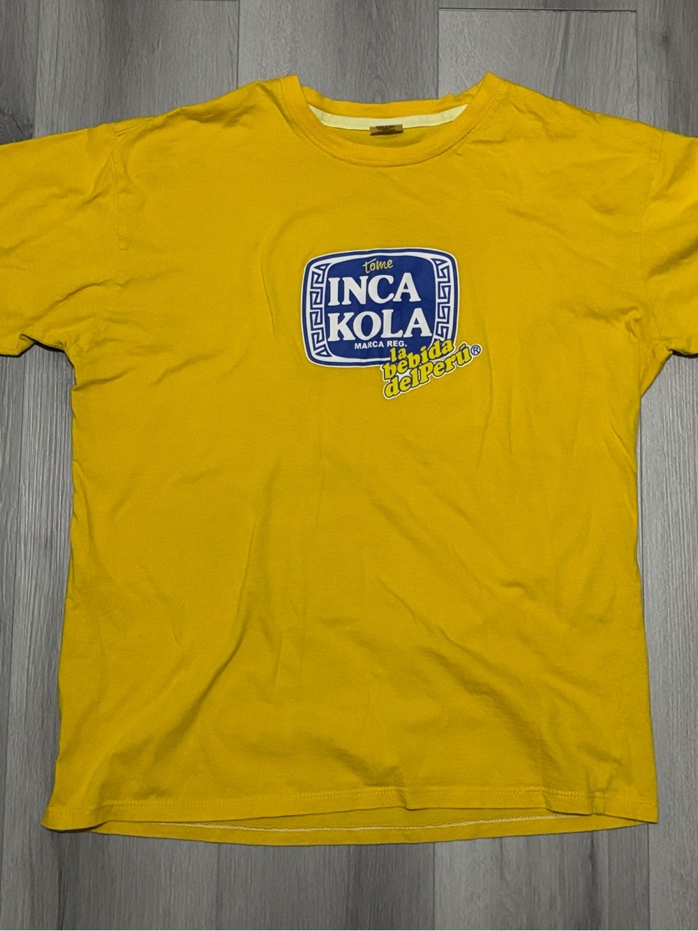 Inca Kola La Bebida del Peru Soda Yellow Graphic T-Shirt Men's Size Medium